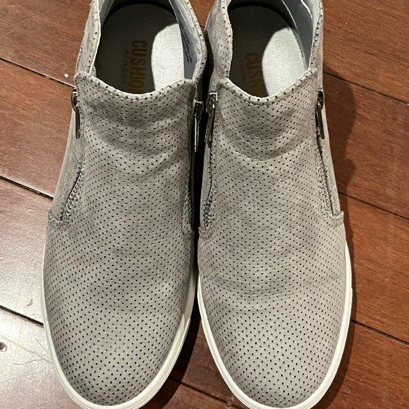 CUSHIONAIRE Women's Hart Hidden Wedge Sneaker - Picture 2 of 8